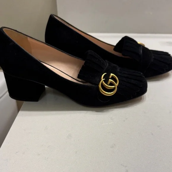 Gucci Women's Black Loafers with Gold Detail - Picture 2 of 7